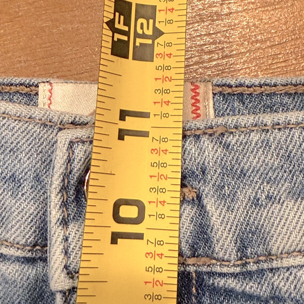 BDG Urban Outfitters Girlfriend Short High Rise Lt Wash Denim Frayed Hem Sz 28 - Picture 8 of 8